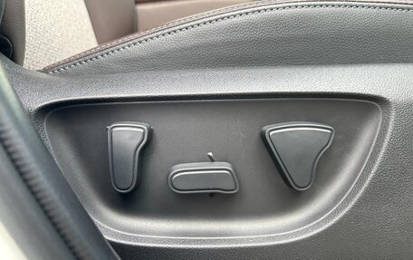 Toyota Yaris Cross, 2021 год, 1 248 000 рублей, 12 фотография