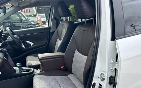 Toyota Yaris Cross, 2021 год, 1 248 000 рублей, 30 фотография