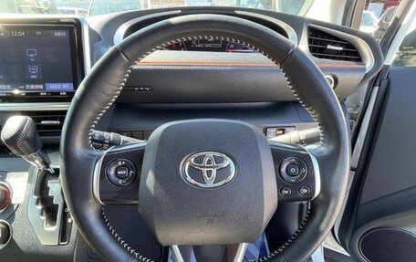 Toyota Sienta II, 2021 год, 988 000 рублей, 14 фотография