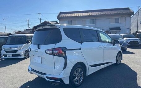Toyota Sienta II, 2021 год, 988 000 рублей, 5 фотография