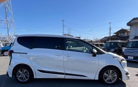 Toyota Sienta II, 2021 год, 988 000 рублей, 6 фотография