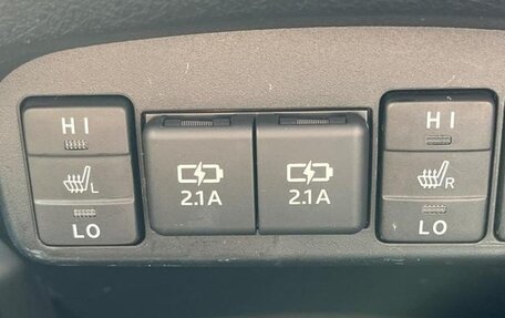 Toyota Sienta II, 2021 год, 988 000 рублей, 27 фотография