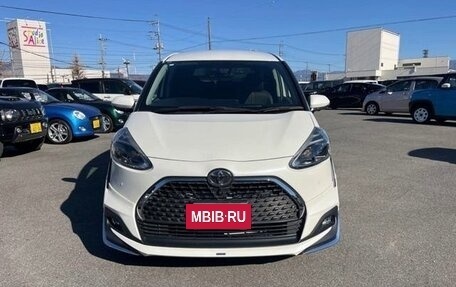 Toyota Sienta II, 2021 год, 988 000 рублей, 8 фотография
