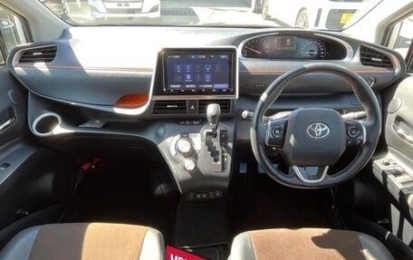 Toyota Sienta II, 2021 год, 988 000 рублей, 13 фотография