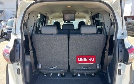 Toyota Sienta II, 2021 год, 988 000 рублей, 39 фотография