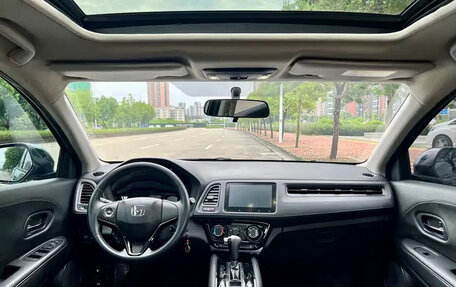 Honda Vezel, 2022 год, 1 350 000 рублей, 5 фотография
