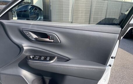 Toyota Crown, 2022 год, 3 684 000 рублей, 17 фотография