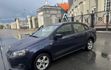 Volkswagen Polo VI (EU Market), 2012 год, 900 000 рублей, 2 фотография