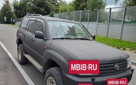 Toyota Land Cruiser 100 рестайлинг 2, 2005 год, 4 000 000 рублей, 2 фотография