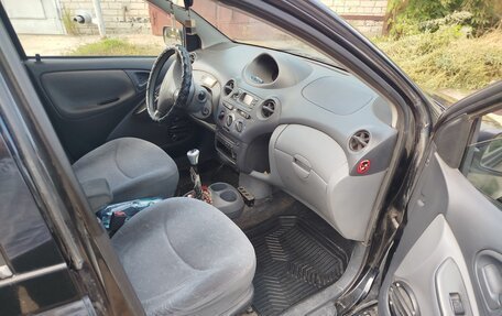 Toyota Yaris I рестайлинг, 2000 год, 235 000 рублей, 6 фотография