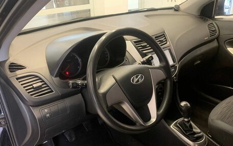 Hyundai Solaris II рестайлинг, 2015 год, 870 000 рублей, 14 фотография