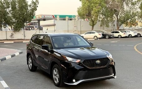 Toyota Highlander, 2022 год, 3 500 000 рублей, 2 фотография