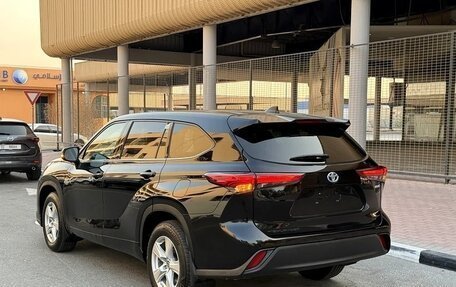 Toyota Highlander, 2022 год, 3 500 000 рублей, 4 фотография
