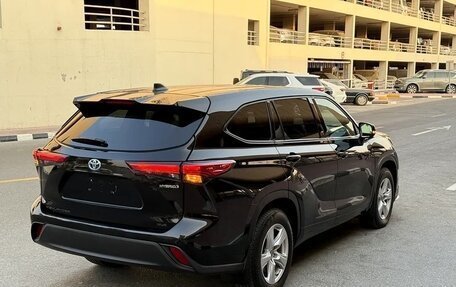 Toyota Highlander, 2022 год, 3 500 000 рублей, 3 фотография