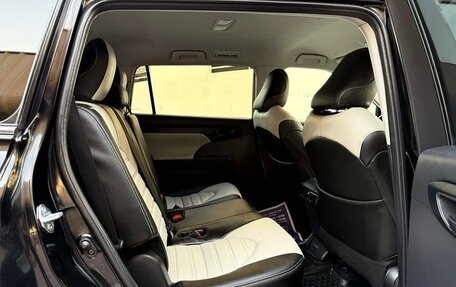 Toyota Highlander, 2022 год, 3 500 000 рублей, 8 фотография