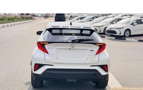 Toyota C-HR I рестайлинг, 2022 год, 1 500 000 рублей, 4 фотография