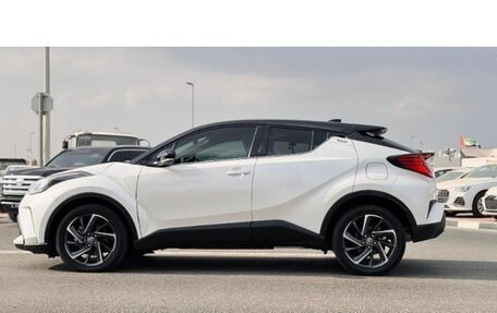 Toyota C-HR I рестайлинг, 2022 год, 1 500 000 рублей, 7 фотография
