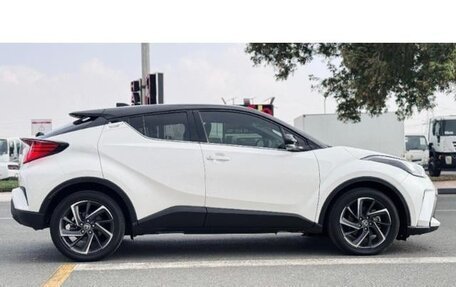 Toyota C-HR I рестайлинг, 2022 год, 1 500 000 рублей, 6 фотография