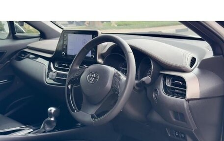 Toyota C-HR I рестайлинг, 2022 год, 1 500 000 рублей, 12 фотография