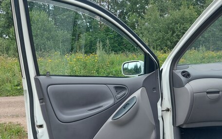 Toyota Platz, 2000 год, 350 000 рублей, 7 фотография
