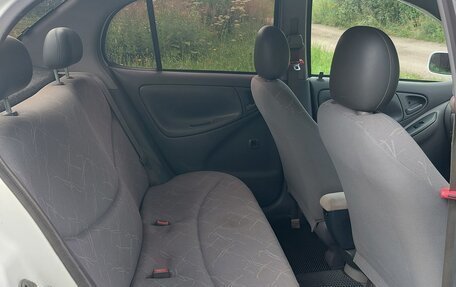 Toyota Platz, 2000 год, 350 000 рублей, 13 фотография