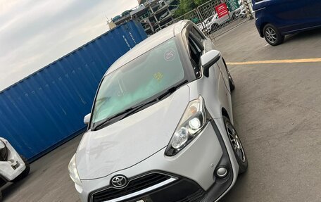 Toyota Sienta II, 2016 год, 900 000 рублей, 1 фотография
