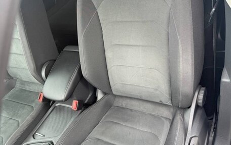 Volkswagen Tiguan II, 2018 год, 3 150 000 рублей, 13 фотография