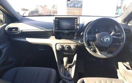 Toyota Yaris, 2021 год, 740 000 рублей, 7 фотография