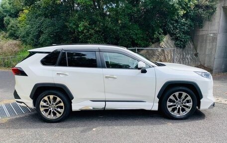 Toyota RAV4, 2021 год, 2 136 000 рублей, 6 фотография