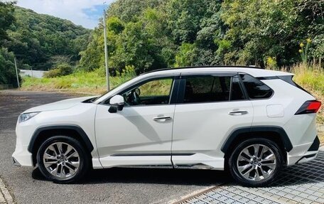 Toyota RAV4, 2021 год, 2 136 000 рублей, 2 фотография