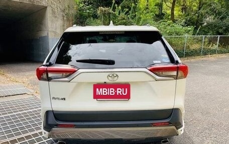 Toyota RAV4, 2021 год, 2 136 000 рублей, 4 фотография