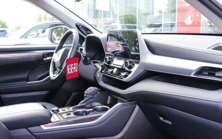 Toyota Highlander, 2024 год, 7 090 000 рублей, 27 фотография