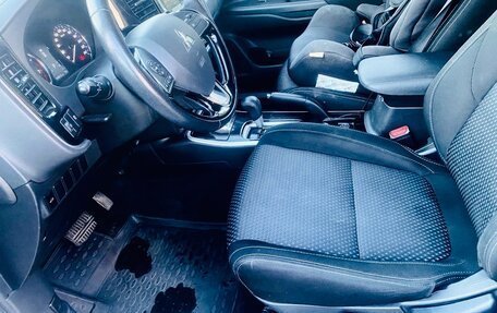 Mitsubishi Outlander III рестайлинг 3, 2018 год, 1 649 000 рублей, 6 фотография