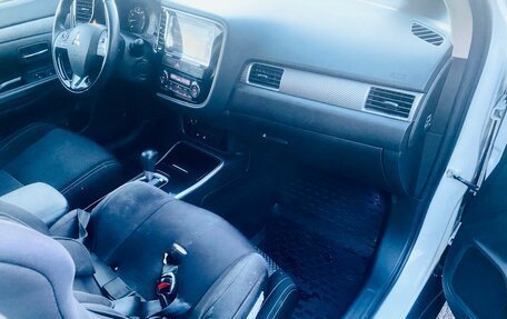 Mitsubishi Outlander III рестайлинг 3, 2018 год, 1 649 000 рублей, 4 фотография