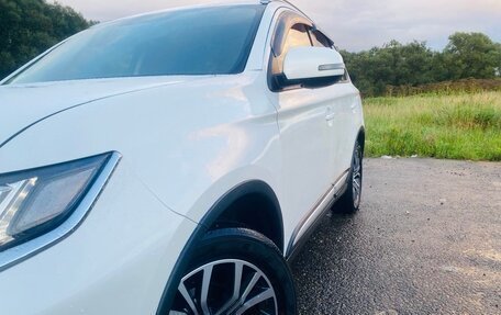 Mitsubishi Outlander III рестайлинг 3, 2018 год, 1 649 000 рублей, 8 фотография