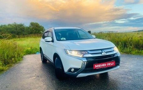 Mitsubishi Outlander III рестайлинг 3, 2018 год, 1 649 000 рублей, 2 фотография