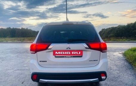 Mitsubishi Outlander III рестайлинг 3, 2018 год, 1 649 000 рублей, 3 фотография