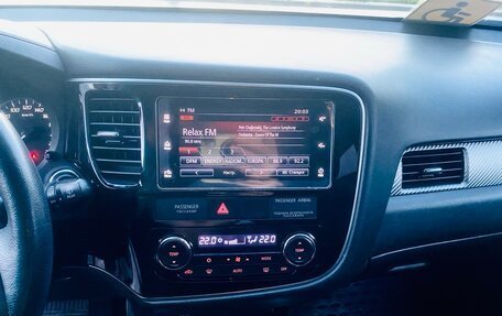 Mitsubishi Outlander III рестайлинг 3, 2018 год, 1 649 000 рублей, 12 фотография