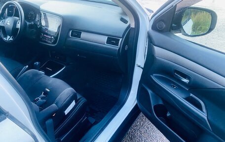 Mitsubishi Outlander III рестайлинг 3, 2018 год, 1 649 000 рублей, 13 фотография