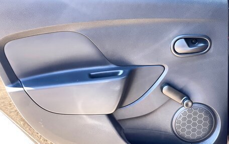 Renault Logan II, 2019 год, 999 000 рублей, 17 фотография