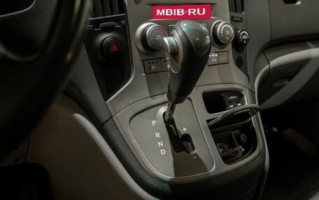 Hyundai Grand Starex Grand Starex I рестайлинг 2, 2014 год, 1 795 000 рублей, 14 фотография