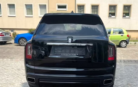 Rolls-Royce Cullinan, 2022 год, 21 000 000 рублей, 5 фотография