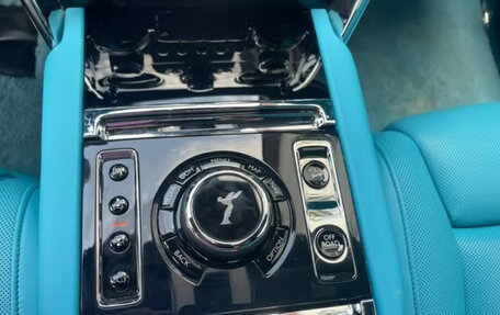 Rolls-Royce Cullinan, 2022 год, 21 000 000 рублей, 13 фотография