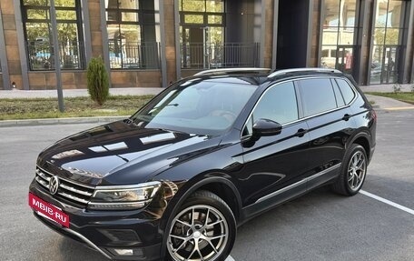 Volkswagen Tiguan II, 2017 год, 2 530 000 рублей, 3 фотография