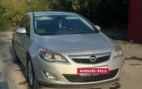 Opel Astra J, 2010 год, 950 000 рублей, 2 фотография