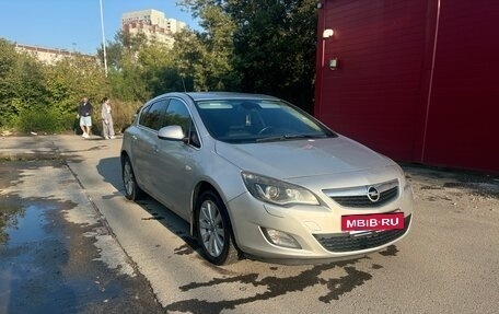 Opel Astra J, 2010 год, 950 000 рублей, 3 фотография