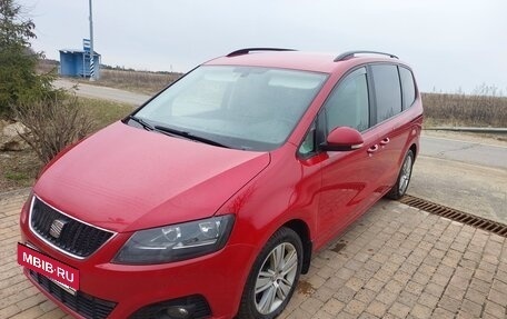 SEAT Alhambra II рестайлинг, 2013 год, 1 100 000 рублей, 2 фотография