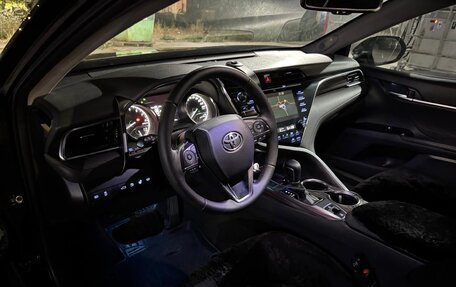 Toyota Camry, 2018 год, 2 400 000 рублей, 4 фотография