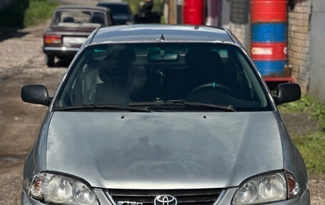 Toyota Avensis III рестайлинг, 2002 год, 220 000 рублей, 4 фотография