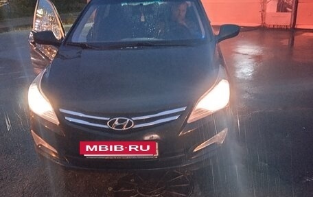 Hyundai Solaris II рестайлинг, 2015 год, 900 000 рублей, 4 фотография